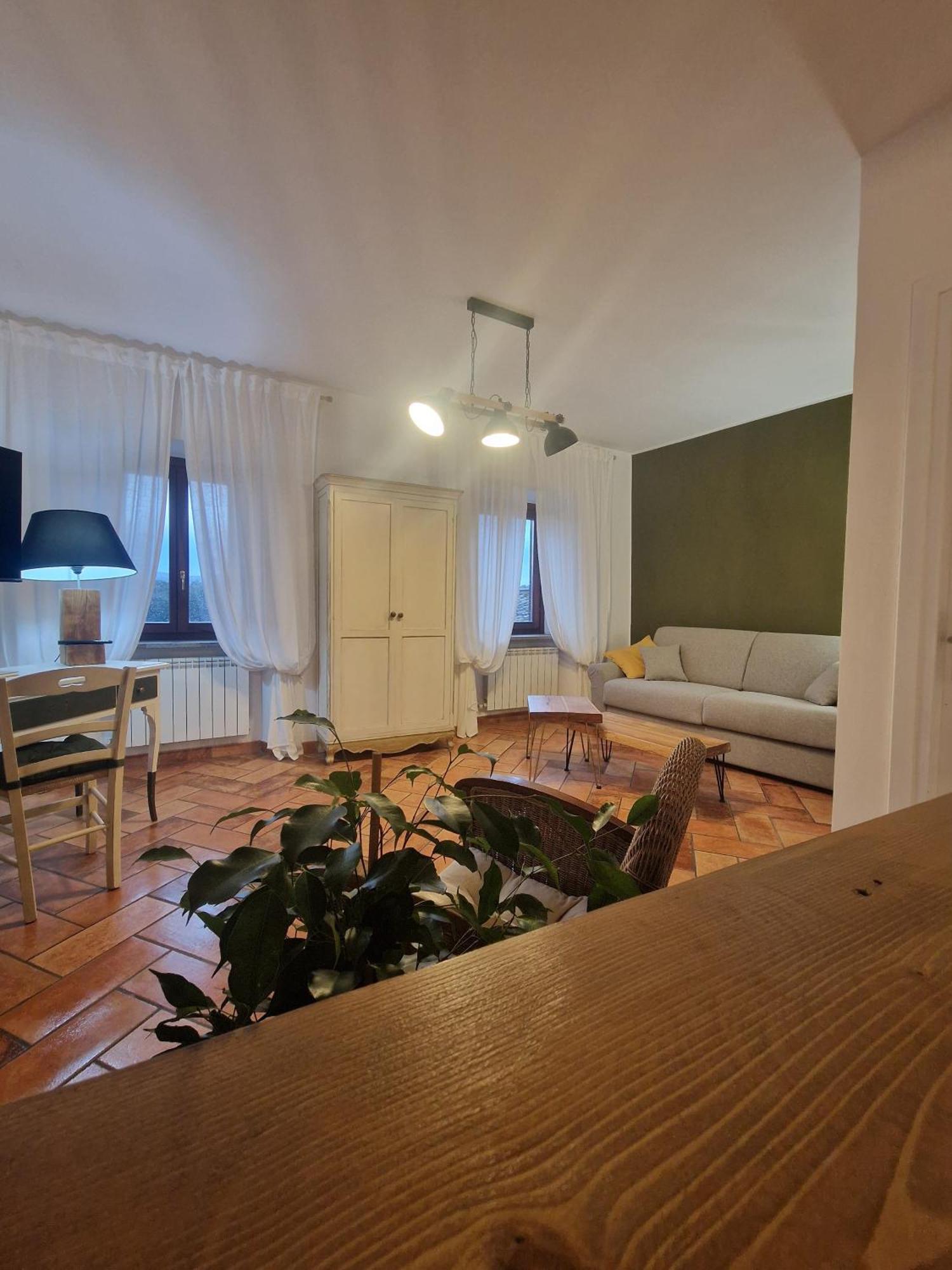 Piazza Duomo Casa Vacanze Sutri Exterior photo